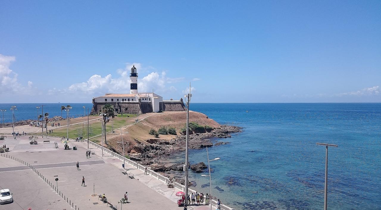 Farol Barra Flat Aparthotel Salvador Exterior photo